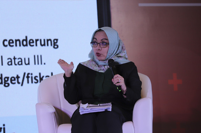 Anggota Dewan Guru Besar FEB UI Prof. Dr. Telisa Aulia Falianty, S.E., M.E. menjadi pembicara kumparan The Economic Insights 2025 di The Westin, Jakarta, Rabu (19/2/2025). Foto: Jamal Ramadhan/kumparan