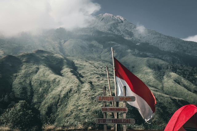 Identitas Nasional. Foto: Pexels/Iqbal Kurniawan