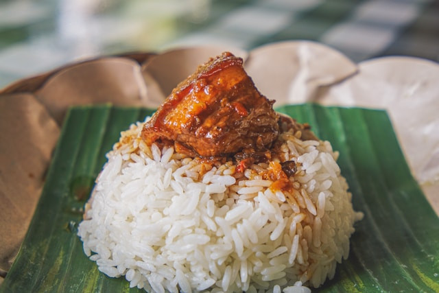 Nasi TO terenak di Tasikmalaya. Foto hanya ilustrasi, bukan tempat sebenarnya. Sumber: Unsplash/Ke Vin