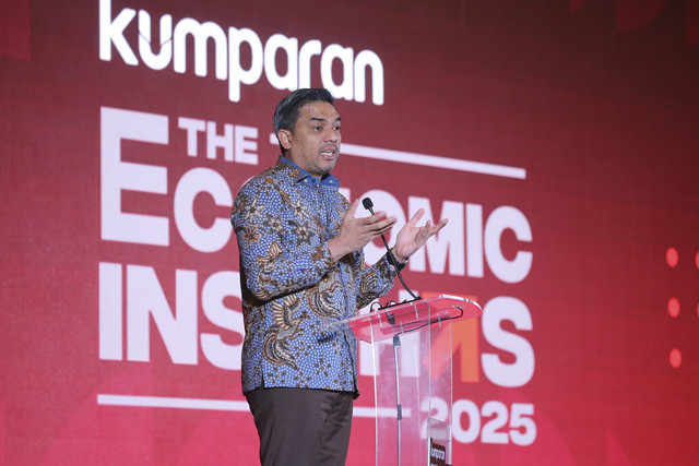 Menteri UMKM Maman Abdurrahman memberikan sambutan pada acara kumparan The Economic Insights 2025 di The Westin, Jakarta, Rabu (19/2/2025).
 Foto: Aditia Noviansyah/kumparan