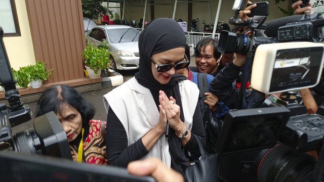 Paula Verhoeven usai jalani sidang cerai di Pengadilan Agama Jakarta Selatan. Foto: Aprilandika Pratama/kumparan