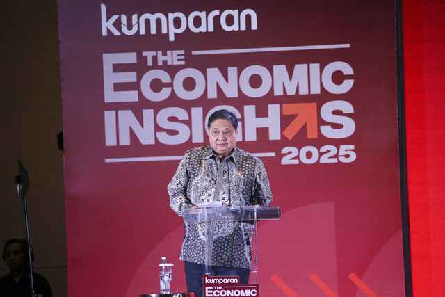 Menteri Koordinator Bidang Perekonomian Airlangga Hartarto memberikan sambutan pada acara kumparan The Economic Insights 2025 di The Westin, Jakarta, Rabu (19/2/2025). Foto: Aditia Noviansyah/kumparan