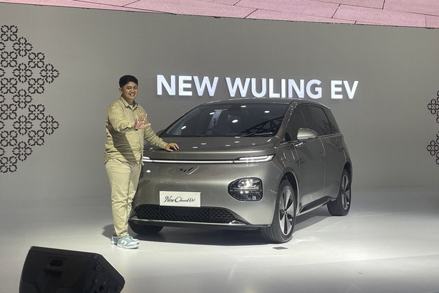 Wuling New Cloud EV dan New Air ev tampil di IIMS 2025. Foto: Sena Pratama/kumparan