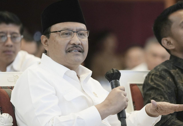 Menteri Sosial Saifullah Yusuf (Gus Ipul) saat berdialog bersama stakeholder se-Jawa Timur di Kantor Kemensos, Rabu (19/2/2025).  Foto: Dok. Kemensos