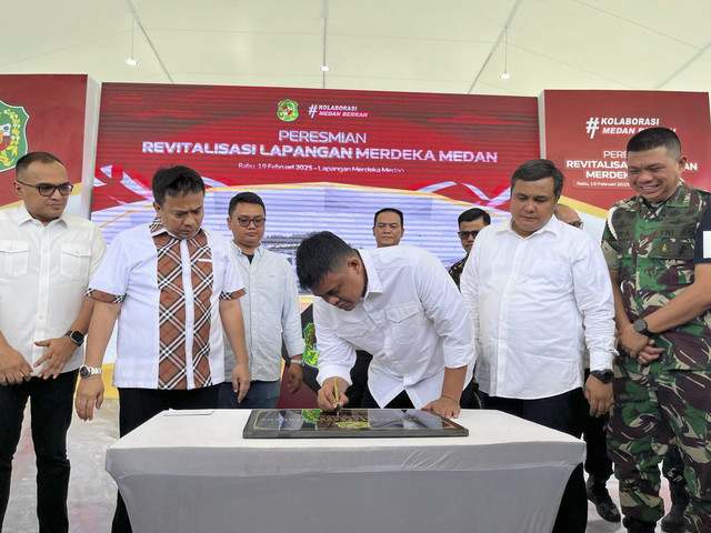 Walkot Medan Bobby Nasution resmikan revitalisasi Lapangan Merdeka pada Rabu (19/2/2025).  Foto: Tri Vosa Fabiola Ginting/kumparan