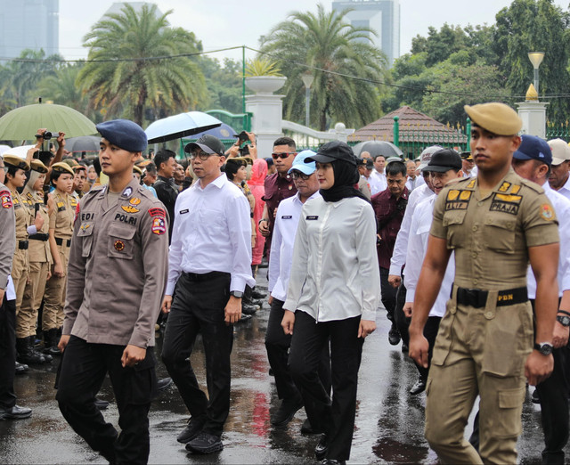 Gubernur dan Wakil Gubernur Lampung terpilih, Rahmat Mirzani Djausal dan Jihan Nurlela, saat mengikuti gladi bersih pelantikan kepala daerah | Foto : Adpim