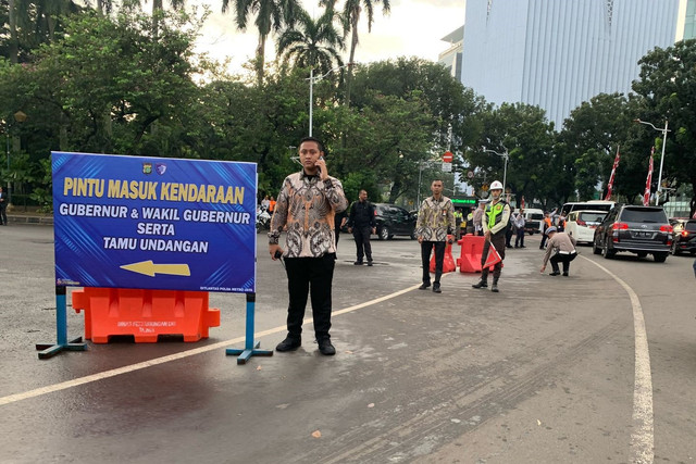 Suasana lalu lintas jelang pelantikan Kepala Daerah di Kawasan Monas dan Istana Negara, Jakarta, Kamis (20/2/2025). Foto: Luthfi Humam/kumparan