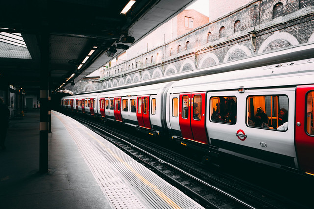 Kereta Jayabaya New Generation. Foto hanya sebagai ilustrasi, bukan gambar sebenarnya. Sumber foto: Unsplash-Tomas Anton Escobar