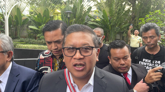 Sekjen PDIP Hasto Kristiyanto memenuhi panggilan pemeriksaan di Gedung Merah Putih KPK, Jakarta, Kamis (20/2/2025). Foto: Fadhil Pramudya/kumparan