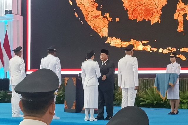 Prabowo Lantik 961 Kepala Daerah Serentak: Pertama Kali di Negara Kita | kumparan.com