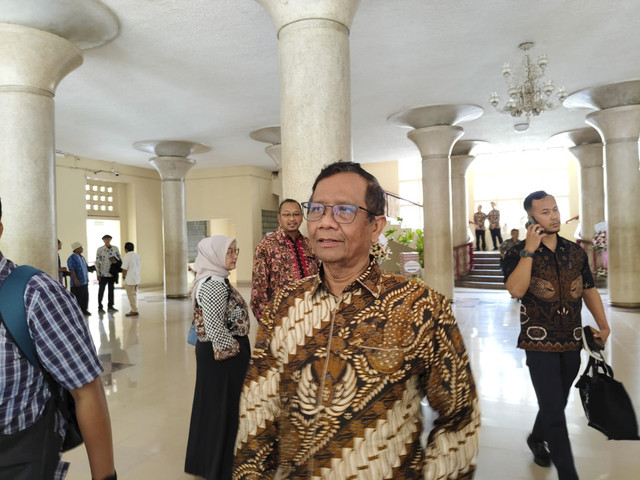 Eks Menko Polhukam Mahfud MD ditemui di Balairung, UGM, Kamis (20/2/2025). Foto: Arfiansyah Panji Purnandaru/kumparan