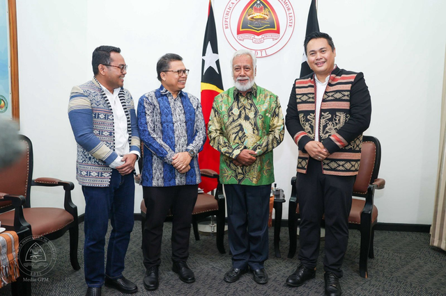 (Kiri ke kanan) VP Finance Business Partner Timor-Leste Dedy Edward, Duta Besar Indonesia untuk Timor-Leste Okto Dorinus Manik, Perdana Menteri Timor-Leste Kay Rala Xanana Gusmão, dan CEO Telkomcel Benedictus Ardiyanto Priyo. Foto: Dok. Telkom