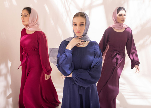 Ilustrasi Tren Warna Baju Lebaran 2025. Unsplash/The Hijab Company