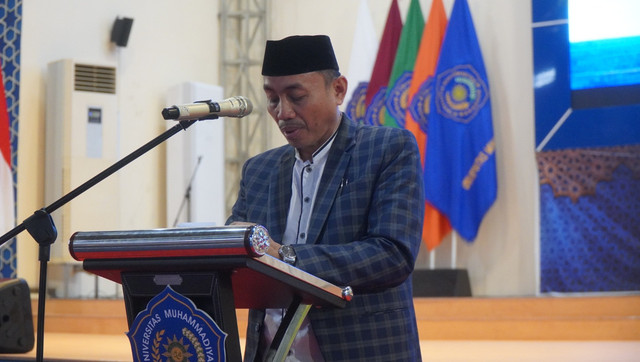 Mudir Ma'had Al Birr Universitas Muhammadiyah (Unismuh) Makassar Lukman Abd Samad, Lc 