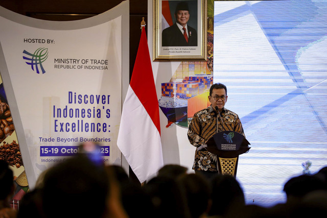 Menteri Perdagangan Budi Santoso menyampaikan sambutan saat peluncuran Trade Expo Indonesia (TEI) ke-40 di Auditorium Kementerian Perdagangan, Jakarta, Kamis (20/2/2025). Foto: Jamal Ramadhan/kumparan