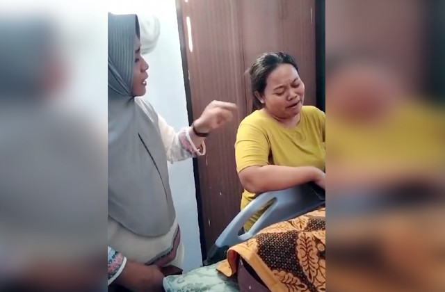 Potongan video yang viral, seorang istri dilarang mengurusi jenazah suaminya yang meninggal dunia. (foto: capture video facebook)