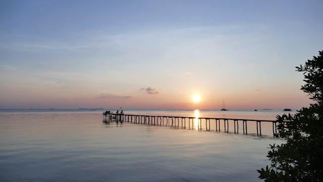 Harga Menginap di Asri Resort Karimunjawa. Foto Hanya Ilustrasi, Bukan Sebenarnya. Sumber Foto: Unsplash.com/Joris Beugels