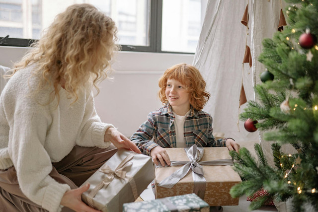 Ide Isi Parcel Lebaran. Foto: Pexels/Yan Krukau