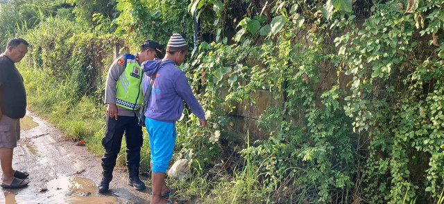 Lokasi pembuangan bayi laki-laki di pinggir Jalan Pengiasan, Kota Denpasar, Bali, Kamis (20/2). Foto: Dok. Polresta Denpasar