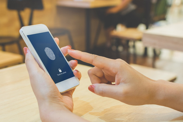 Login mudah dengan fitur login biometric dari BRImerchant. Foto: Monster Ztudio/Shutterstock