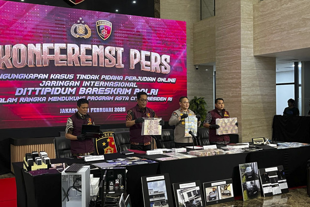 Konferensi Pers pengungkapan kasus tindak pidana judi online di Mabes Polri, Jakarta Selatan, Jumat (21/2/2025).  Foto: Rayyan Farhansyah/kumparan