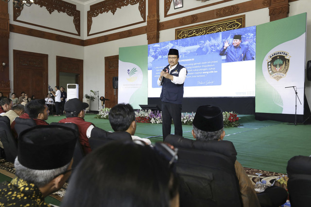 Mensos Saifullah Yusuf (Gus Ipul) menghadiri dialog bersama pilar-pilar sosial se-Karesidenan Madiun di Pendopo Ronggo Djoemono, Kabupaten Madiun, Jawa Timur, Jumat (21/02/2025). Foto: Dok. Kemensos