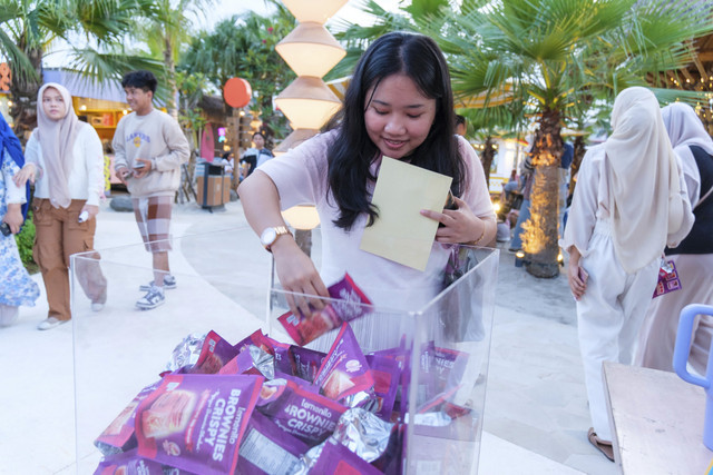 Lemonilo menggelar Layanan Happy di Aloha PIK 2, Jakarta Utara, sekaligus peluncuran varian terbaru camolan Brownies Crispy Strawberry Cheese. Foto: Dok. Lemonilo