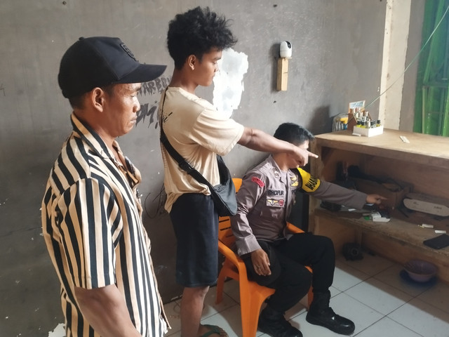 Polsek Sekampung Udik saat melakukan oleh TKP. | Foto: Polsek Sekampung Udik