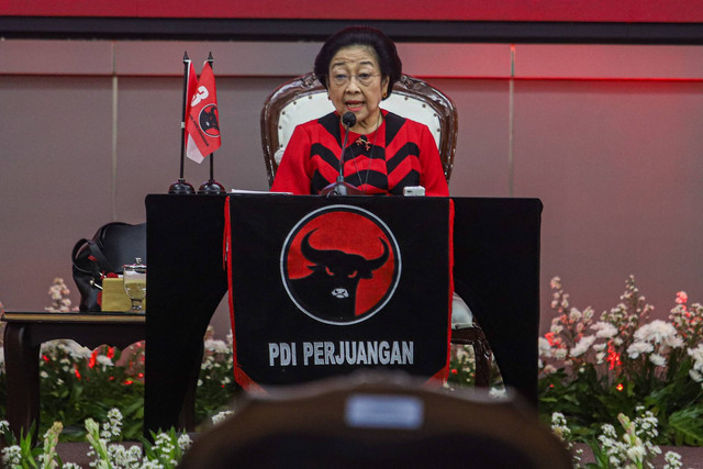 Ketua Umum PDIP Megawati Soekarnoputri memberikan sambutan dalam acara HUT PDIP ke-52 di Sekolah Partai PDIP, Jakarta, Jumat (10/1/2025). Foto: Iqbal Firdaus/kumparan