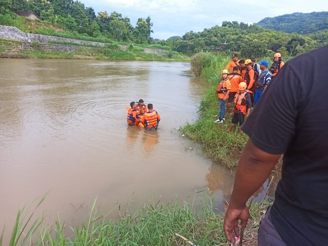 Seorang pria pelaku pencurian ditemukan meninggal dunia setelah menceburkan diri ke Sungai Opak. Foto: Dok. Polres Bantul/Pandangan Jogja