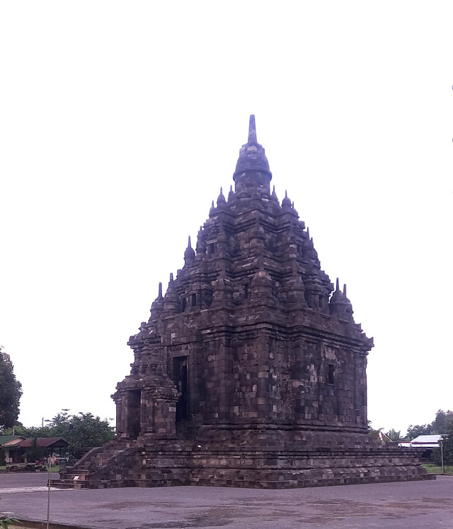 Foto Candi Sojiwan dari arah barat daya. Dokumentasi Pribadi