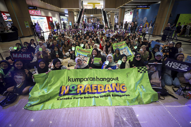 Sejumlah peserta yang tergabung dalam NCTzen mengikuti kumparan Hangout Noraebang di Pejaten Village, Jakarta, Sabtu (22/2/2025). Foto: Iqbal Firdaus/kumparan