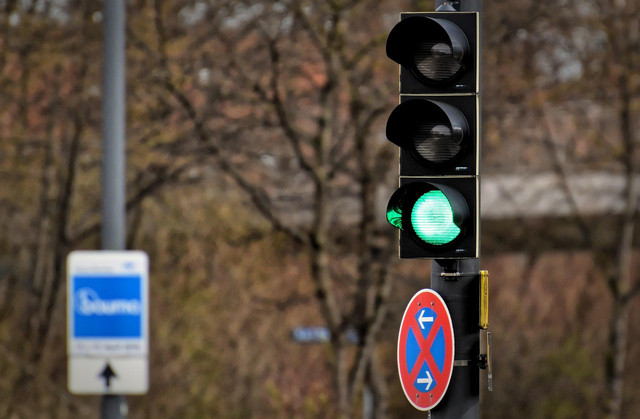 Lampu Lalu Lintas merupakan komponen penting ketertiban di jalan raya. Sumber: Pixabay