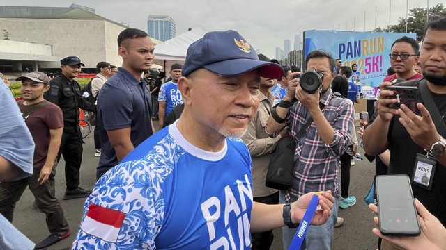 Ketum PAN Zulkifli Hasan di acara PAN RUN, Kompleks Parlemen, Senayan, Minggu (23/2/2025). Foto: Haya Syahira/kumparan