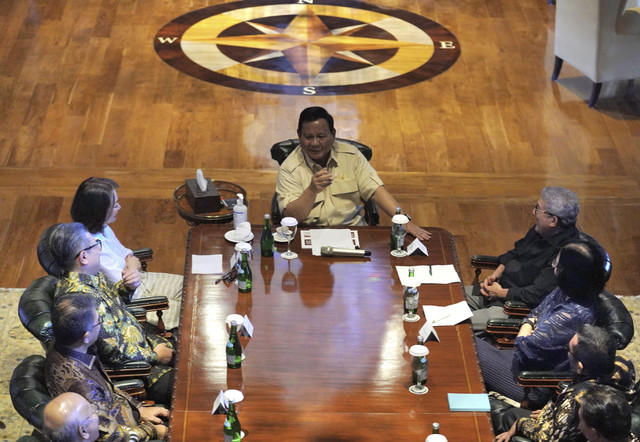 Prabowo Subianto berbincang bersama pimpinan redaksi media di Hambalang, Sabtu (23/2/2025). Foto: Dok. Tim Media Prabowo Subianto