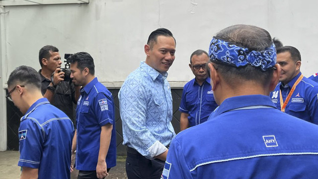 38 Ketua DPD Demokrat sambangi rumah Ketum Demokrat Agus Harimurti Yudhoyono, Minggu (23/2/2025). Foto: Haya Syahira/kumparan