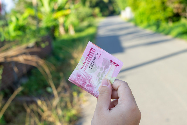 Lokasi tukar uang baru di Medan. Foto uang rupiah baru. Sumber: Unsplash/Muhammad Daudy