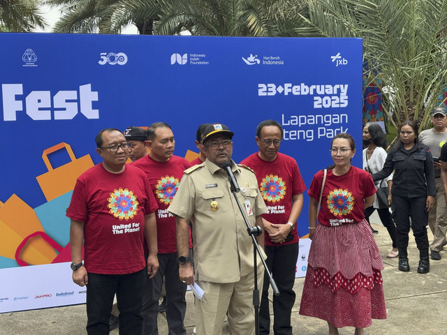 Wakil Gubernur Jakarta, Rano Karno, ditemui usai membuka peringatan Hari Peduli Sampah Nasional (HPSN) di Taman Lapangan Banteng, Jakarta pada Minggu (23/2/2025). Foto: Abid Raihan/kumparan