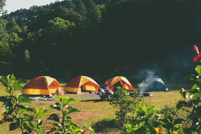 Curug Panjang Camping Ground. Foto hanya ilustrasi, bukan tempat sebenarnya. Sumber: Pixabay/RockTravel