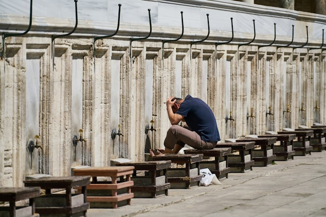 Ilustrasi Apakah Tidur Membatalkan Wudhu? Sumber: Unsplash/enginakyurt