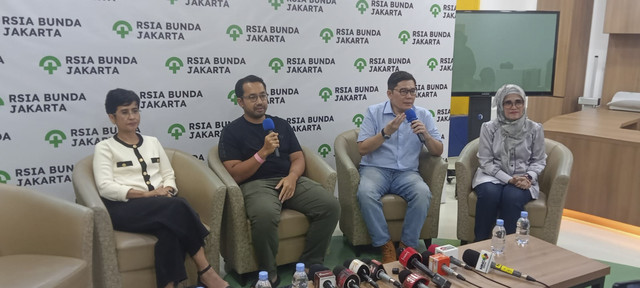 Muhammad Khairi dalam konferensi pers persalinan istrinya, Kiky Saputri, RSIA Bunda Jakarta, Menteng, Jakarta Pusat, Minggu (23/2/2025). Foto: Giovanni/kumparan