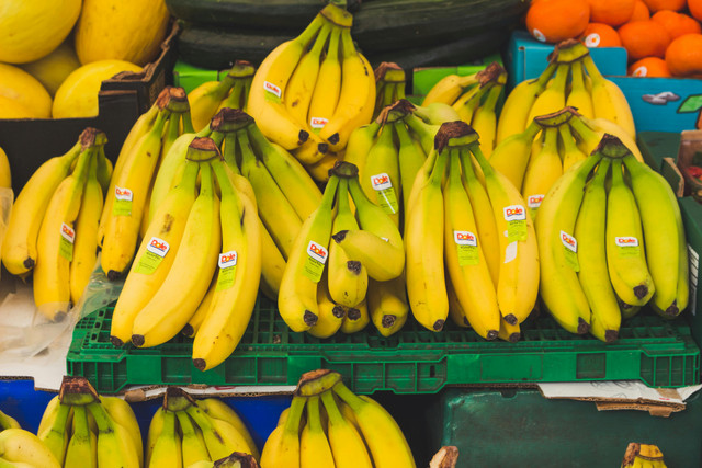 Photo by Dom J: https://www.pexels.com/photo/bunch-of-banana-fruits-365810/