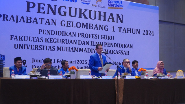 Rektor Unismuh Makassar Dr Abd Rakhim Nanada S.T, M.T, IPU mengukuhkan 457 Orang Guru Profesional melalui Program Profesi Guru (PPG) PRajabatan Gelombang I