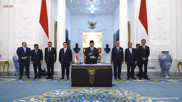 Penandatanganan Keppres Pengangkatan Dewas dan Badan Pelaksana BPI Danantara oleh Presiden RI Prabowo Subianto di Istana Presiden, Senin (24/2/2025). Foto: YouTube/ Sekretariat Presiden