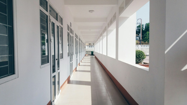 Sekolah internasional di Makassar. Foto hanya ilustrasi, bukan tempat sebenarnya. Sumber: Unsplash/Nguyen Khanh Ly