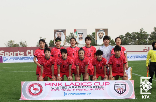 Timnas Wanita Korea Selatan sebelum bertanding melawan Thailand di Pink Ladies Cup 2025. Foto: KFA