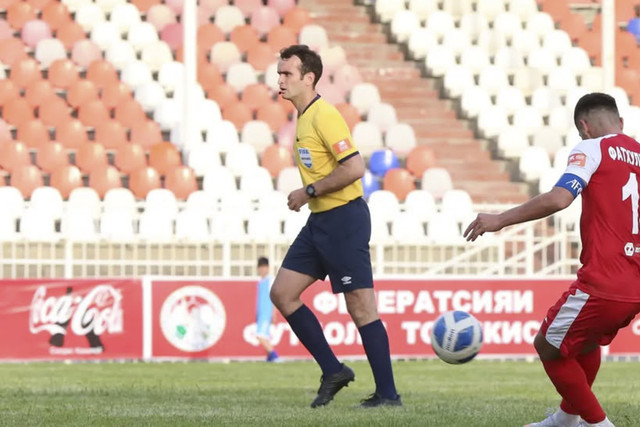 Sadullo Gulmurodi, wasit yang akan memimpin laga Indonesia vs Bahrain di Stadion GBK pada 25 Maret mendatang. Foto: Instagram/ @gulmurod.sadullo