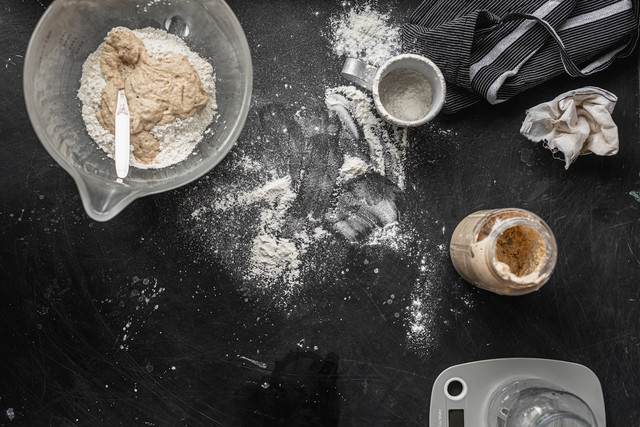 Ilustrasi kenapa sourdough starter berair, foto: unsplash/Anshu A