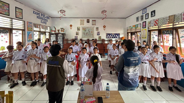 Suasana kegiatan edukasi terkait mitigasi bencana yang digelar Pertamina di SD yang ada di Kota Bitung, Sulawesi Utara.