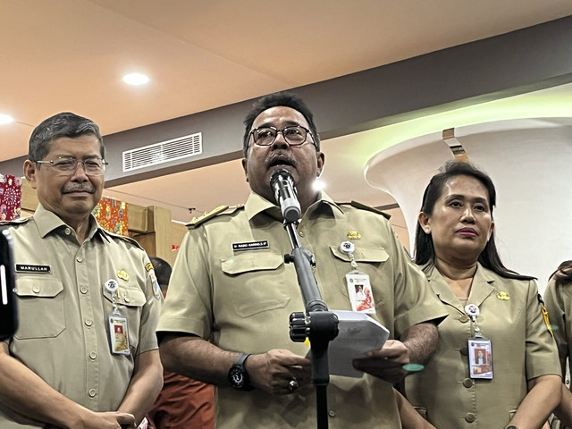 Wakil Gubernur DKI Jakarta Rano Karno usai meninjau bazar produk kreatif di Gedung Ali Sadikin, Balai Kota, Jakarta Pusat, Senin (24/2/2025). Foto: Alya Zahra/kumparan 